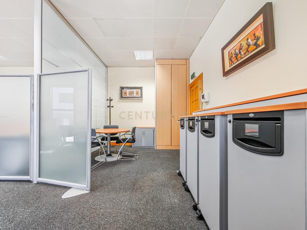 Arrendamento de escritório com 2 salas de reuniões e sala comum | Arrecadação | 1 Parqueamento Beloura Office Park - Image 11