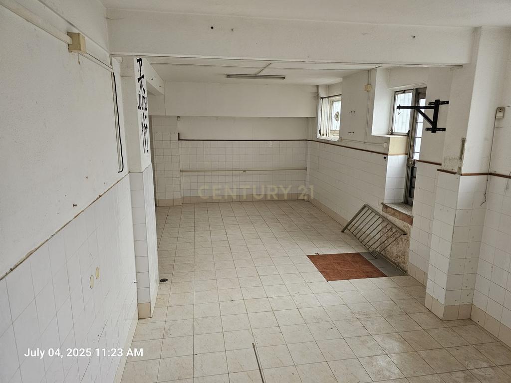 Armazém na Povoa de Stº Adrião - Image 3