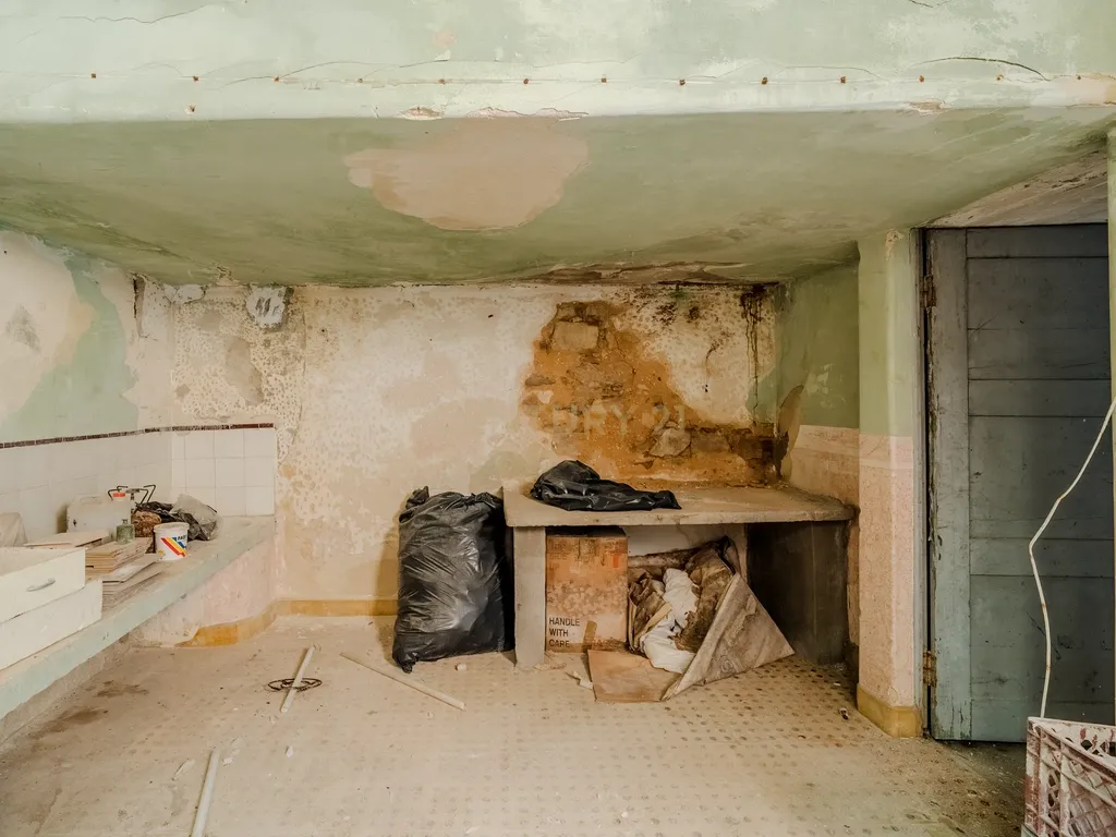 PRÉDIO PARA RECUPERAR, NO CENTRO HISTÓRICO DE PENICHE - Image 63