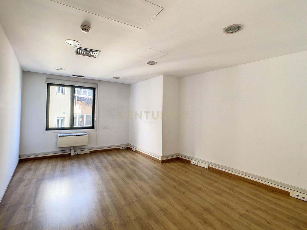 Escritório com 55 m2 na Av. Columbano Bordalo Pinheiro, Lisboa - Image 15