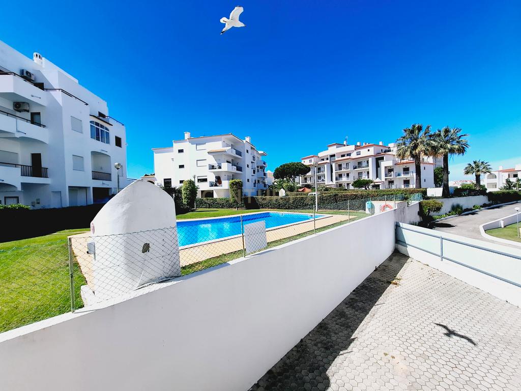 T2 ESPAÇOSO, Centro de Albufeira, 1 km da Praia, Muita Luz Natural, Excelente Oportunidade - Image 14