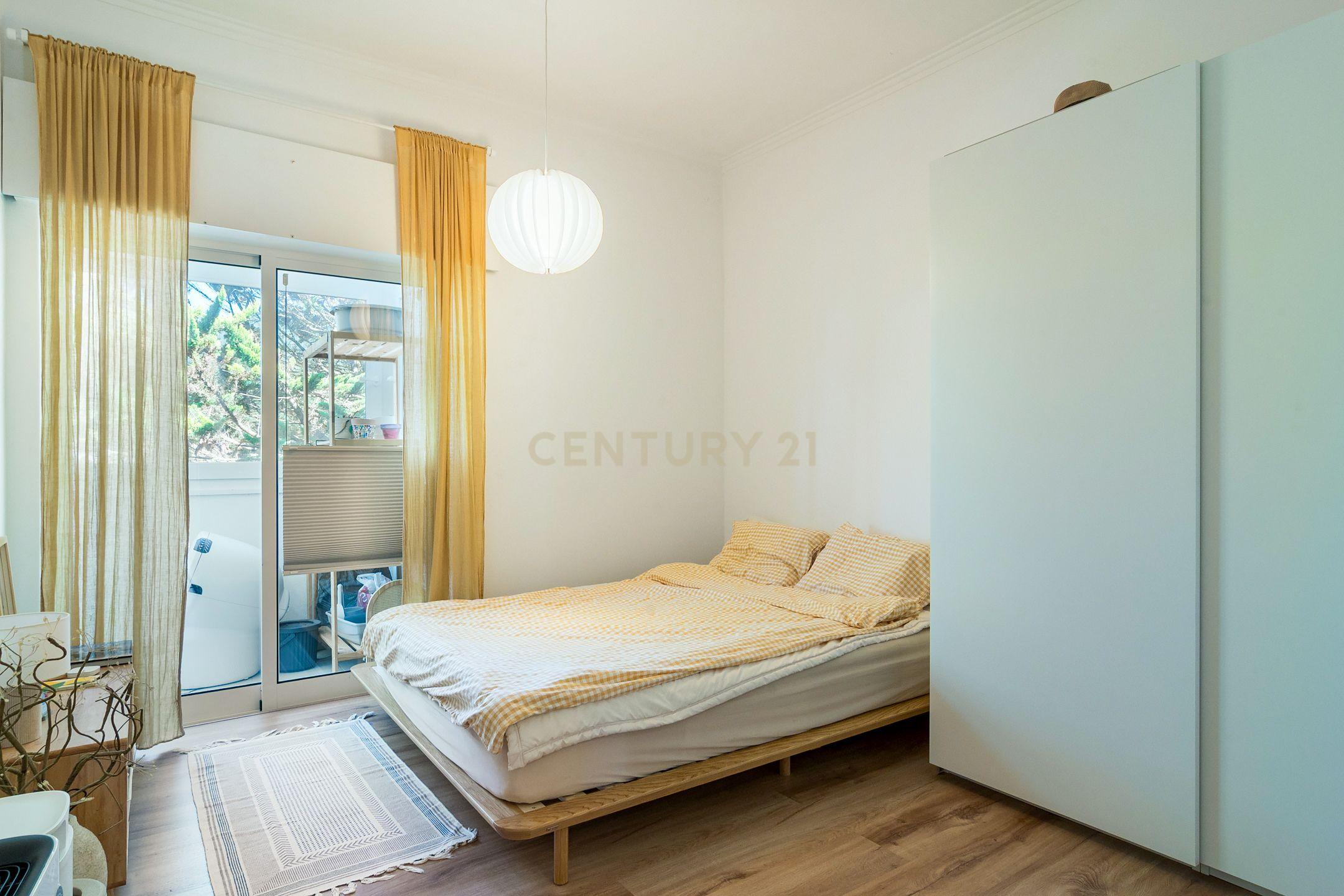 Fotografia 9 de T4 Duplex Mobilado e Totalmente Remodelado | Centro do Linhó | Vista Serra de Sintra