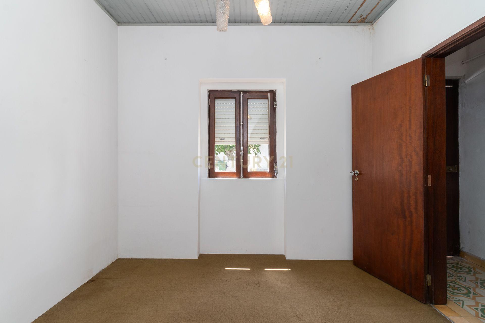 Moradia T3 com Jardim e Garagem em Santarém, Abrantes - Em Sistema de propostas Múltiplas - Image 32