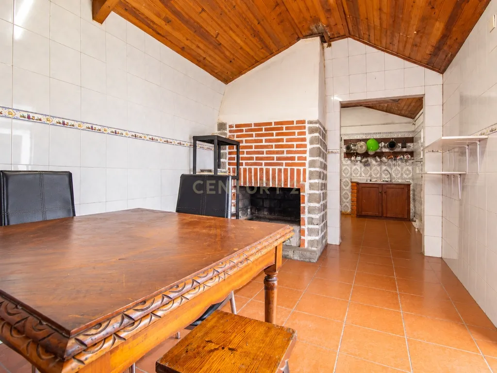 Moradia T5 com 3 suites, espaço exterior a 3 km da praia - Image 31