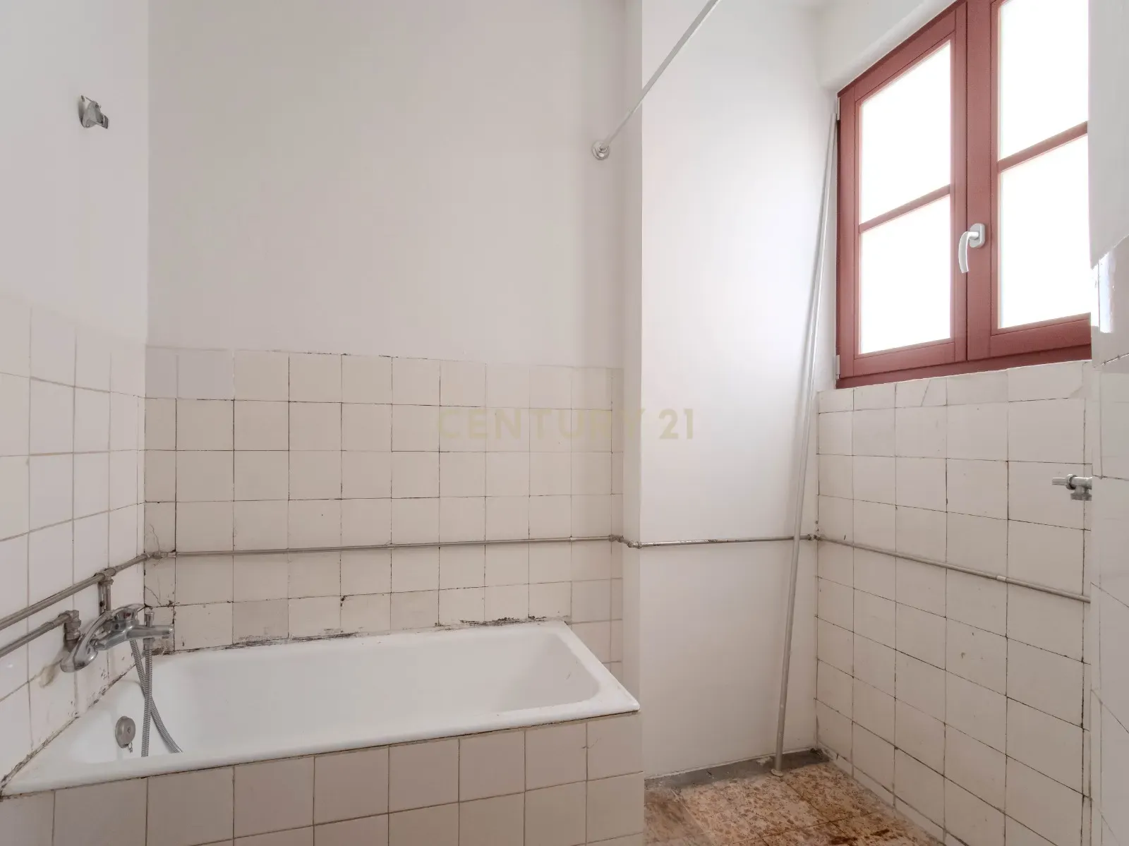 Fotografia 12 de Apartamento T3 para remodelar | Possibilidade de 2 T1 | Centro do Porto