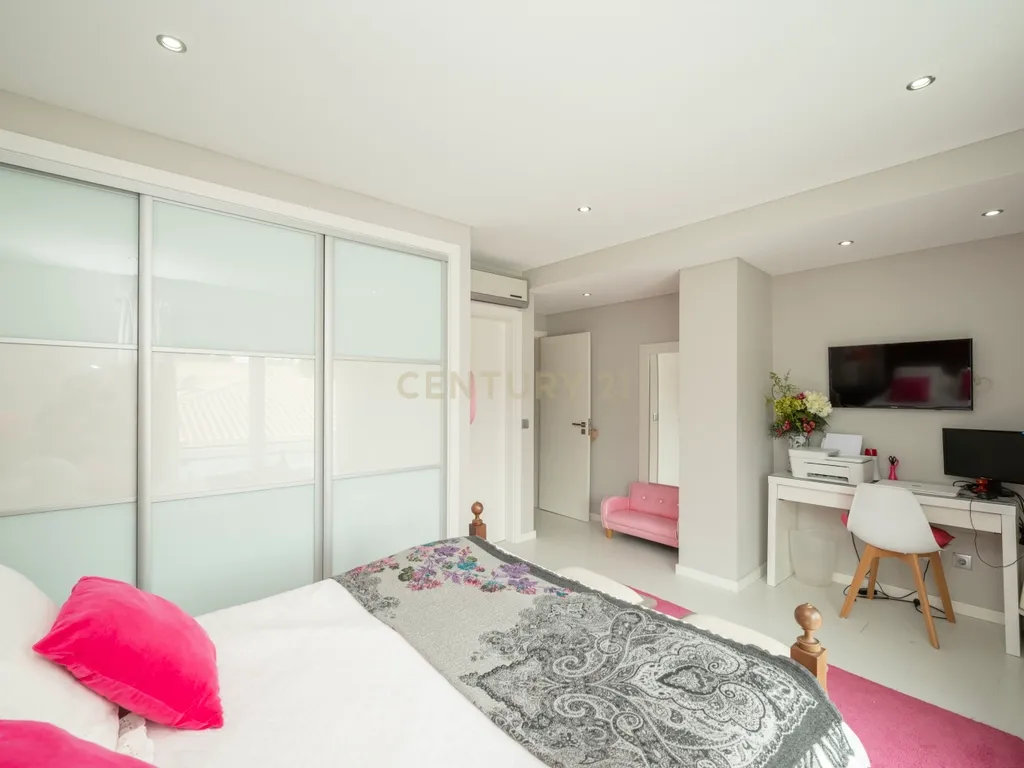 Moradia Exclusiva com Piscina e vista da Serra da Arrábida - Image 22