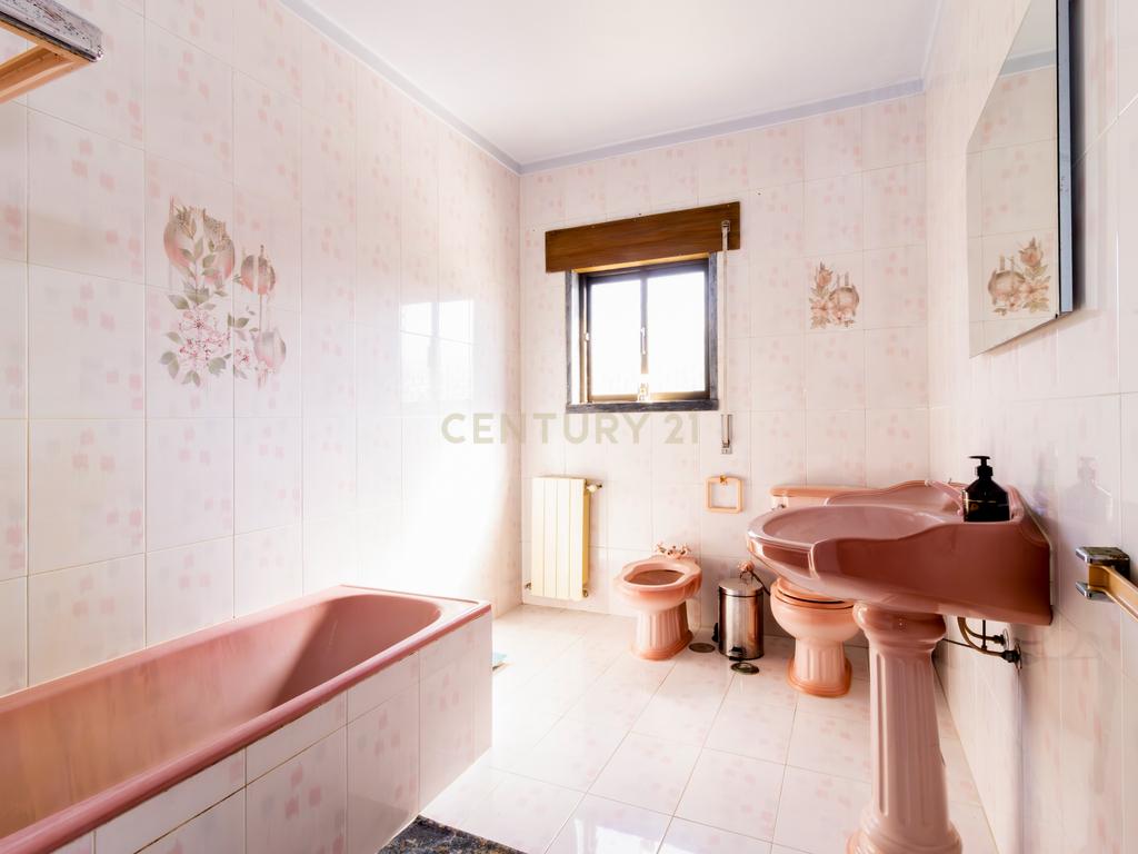 Moradia T4 com Terreno em Colmeias, Leiria - Image 7