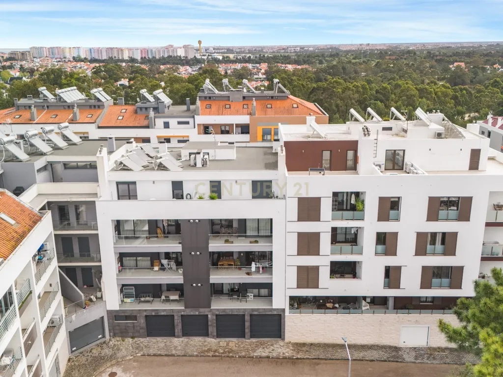 T3 duplex - Quinta da Fábrica - Corroios - Image 23