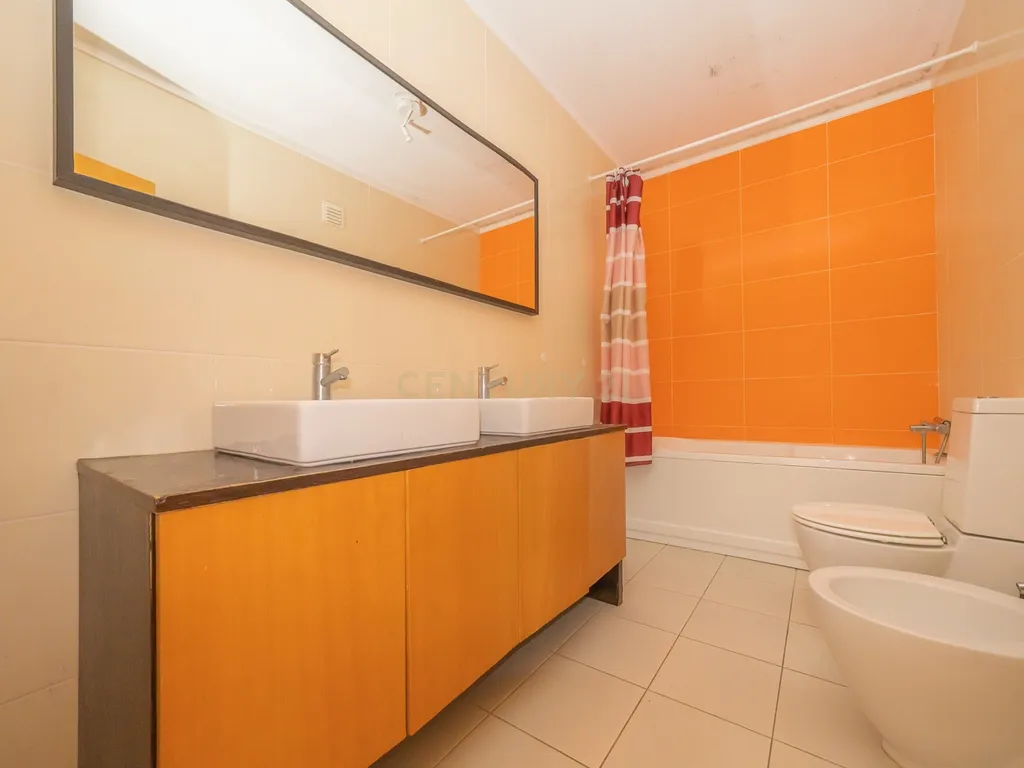 Apartamento T3 com Duas Varandas e Dois Lugares de Estacionamento, na Vila Serena, Pinhal Novo - Image 38
