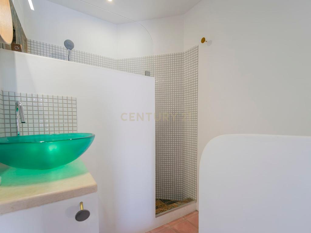 Casa Renovada T3-em Olhão na Baixa , Licença AL, Vista Panorâmica e Piscina - Image 25