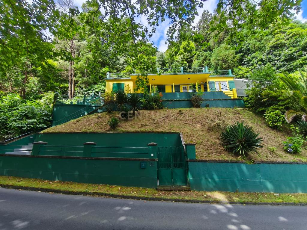 Moradia T2 com Vista Panorâmica sobre as Furnas | Excelente Oportunidade de Investimento - Image 23