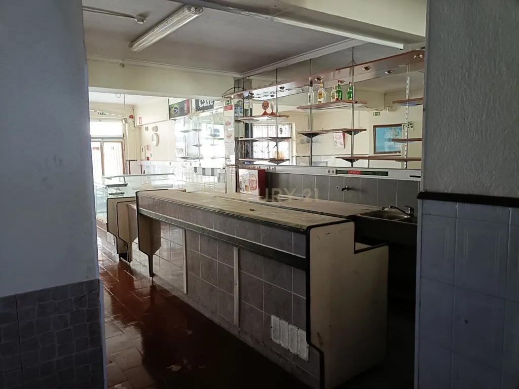 Espaço Comercial na Rua Passos Manuel, Alhandra - Image 16