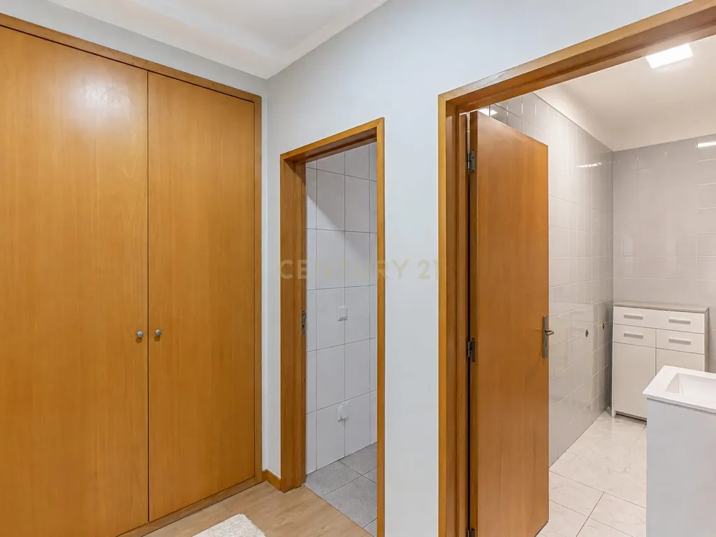 T2 EM ERMESINDE — 106 m², ÁREAS EXTRAORDINÁRIAS E QUALIDADE IMPECÁVEL - Image 9