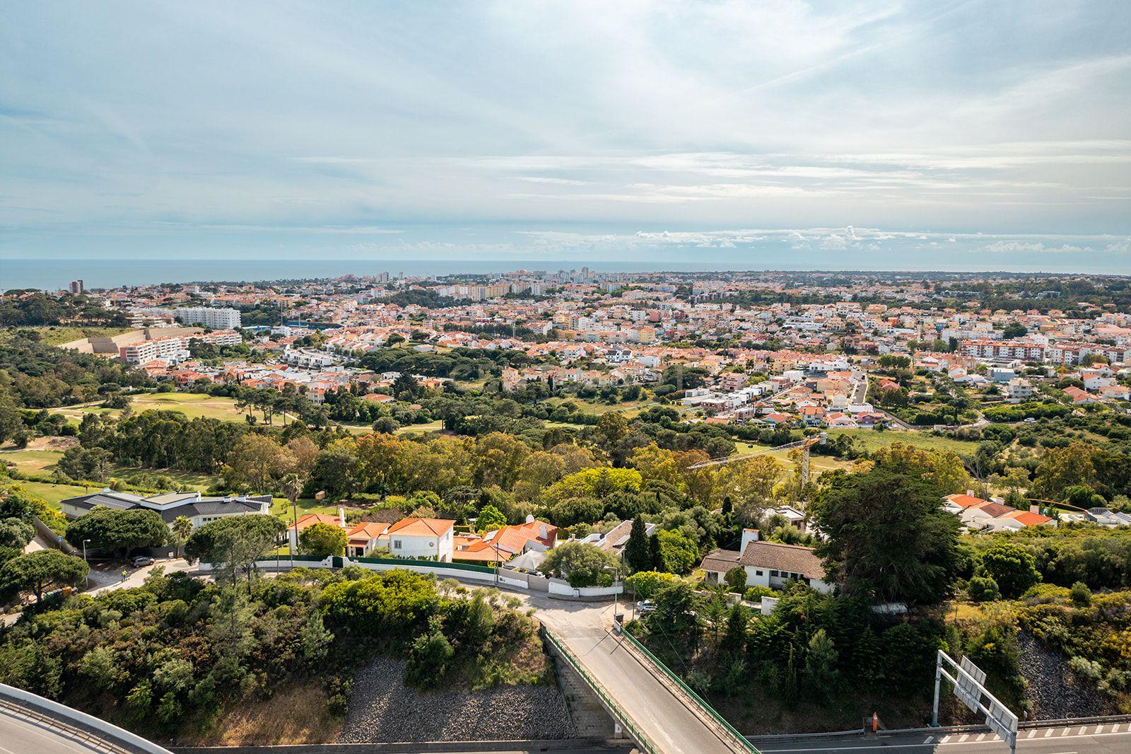 Fotografia 7 de Moradia para Reabilitação Total, com 540 m² de Área Bruta de Construção, em Lote Urbano de 2.350 m² | Alcabideche, Cascais