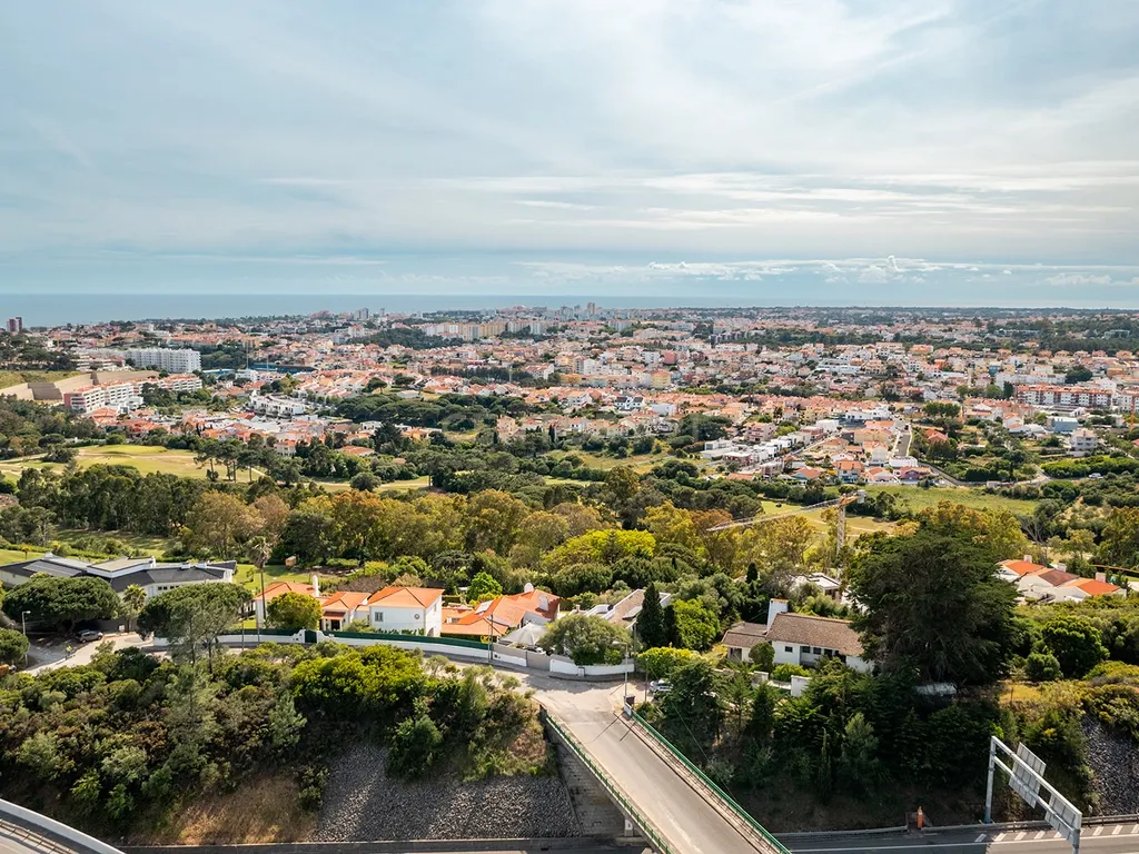 Moradia para Reabilitação Total, com 540 m² de Área Bruta de Construção, em Lote Urbano de 2.350 m² | Alcabideche, Cascais - Image 8