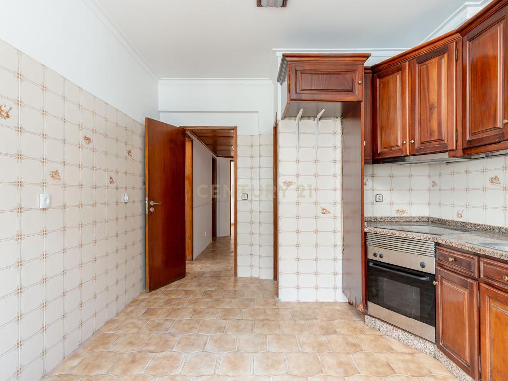 Apartamento T2 em Corroios, Seixal - Oportunidade Única! - Image 14