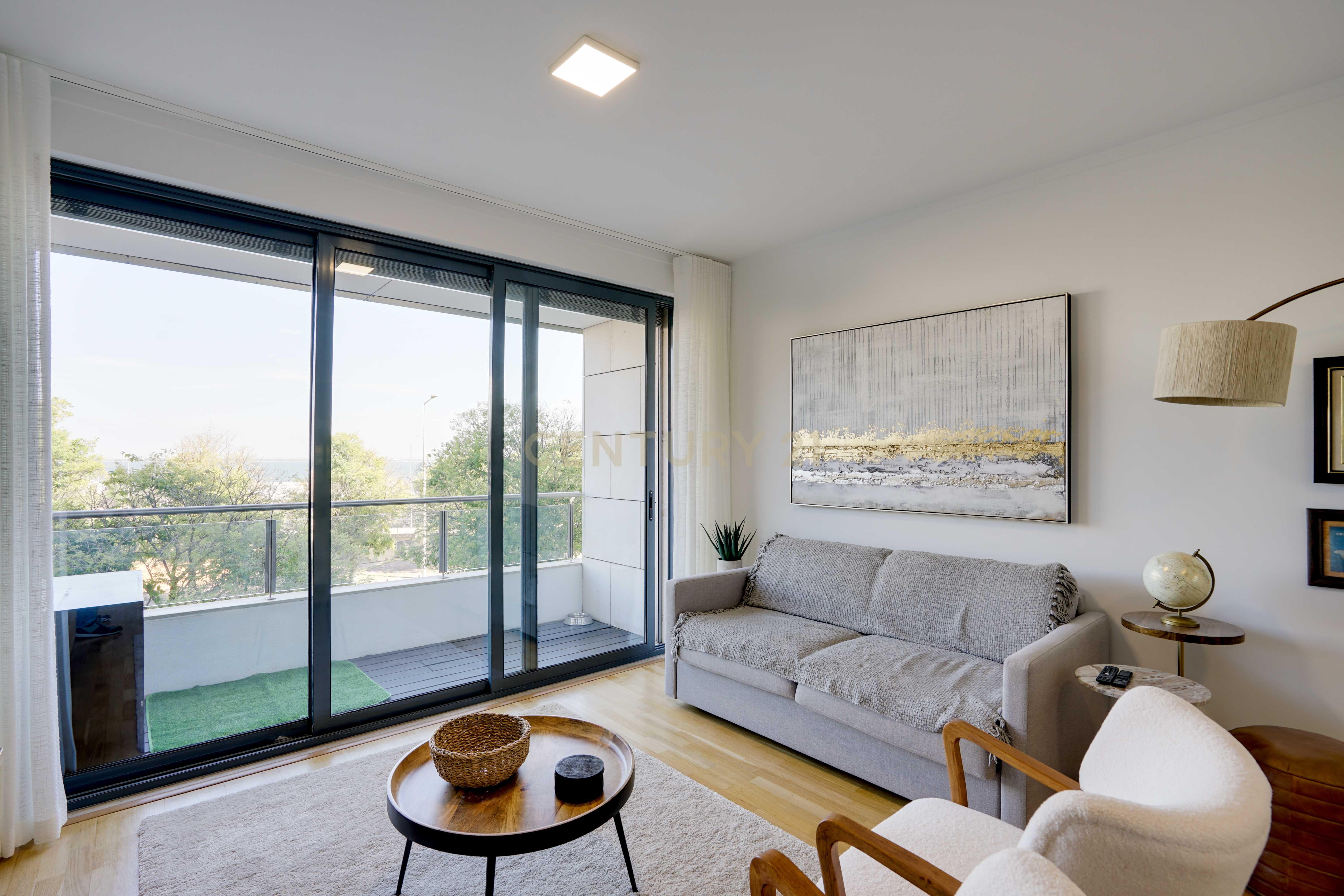 Apartamento T1 com Vista Panorâmica sobre o Rio Tejo – Parque das Nações, Lisboa - Image 3