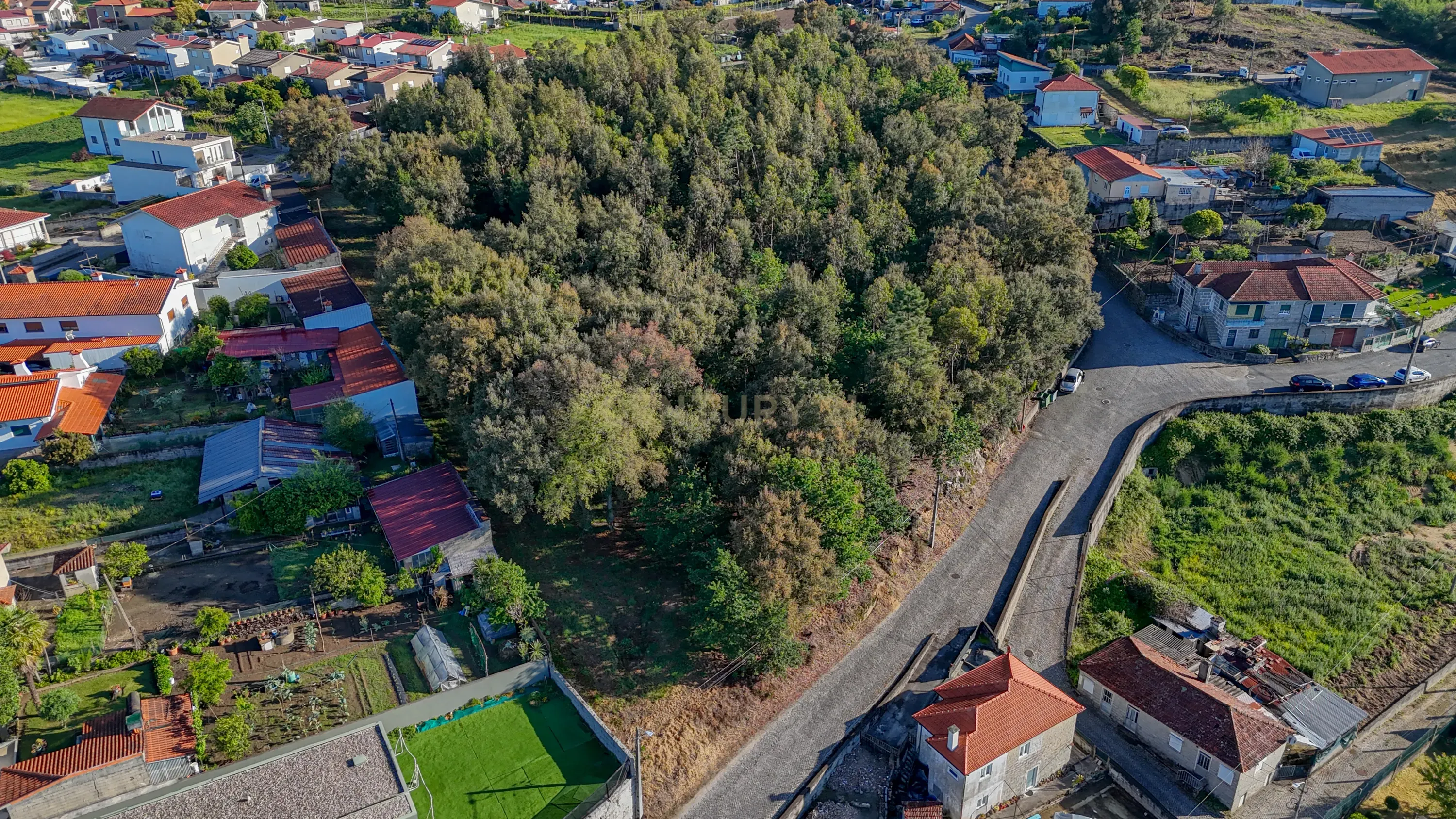 Terreno com 14.000m2 próximo ao Centro de Santo Tirso - Image 11