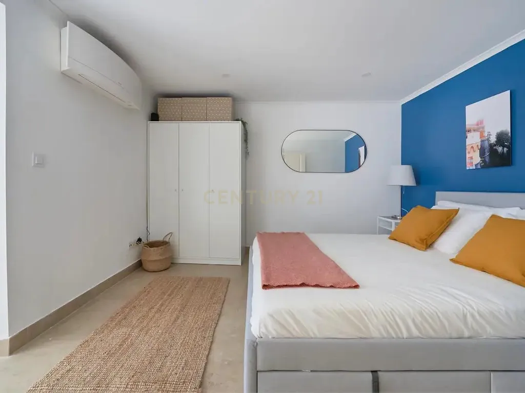Apartamento T2 renovado e mobilado com pátio exterior privado. Em venda! - Image 6
