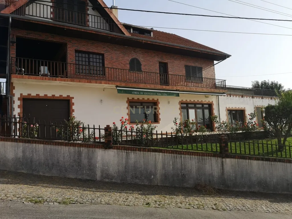Espaço para restaurante/café para arrendar em Felgueiras - Image 1