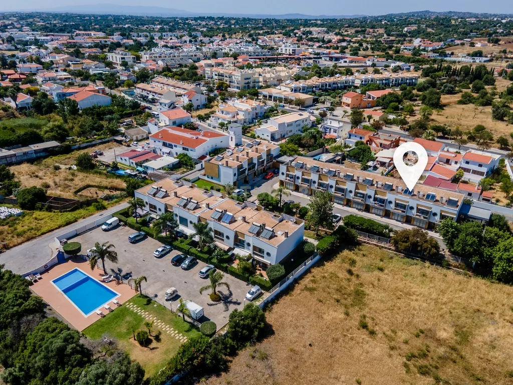 Moradia T3, com piscina, inserida num Condomínio Familiar – Ferreiras, Albufeira - Image 26