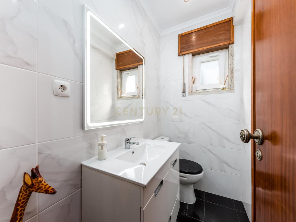 Apartamento Renovado T3 na Amadora - Image 17
