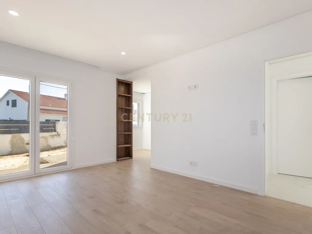 Carisma e boas áreas na sua Moradia Nova T4 Suites!!! no Pinhal do General - Image 22