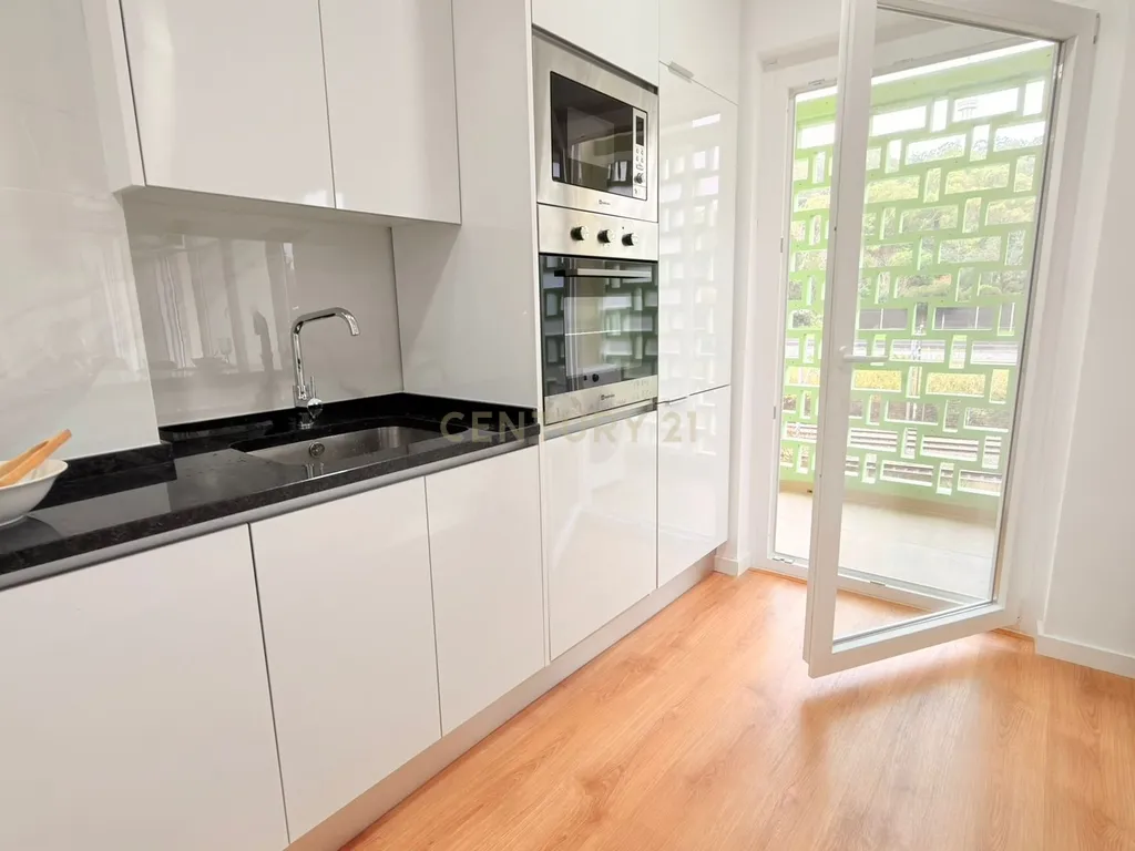 Espaçoso Apartamento T3 em Benfica - Image 8