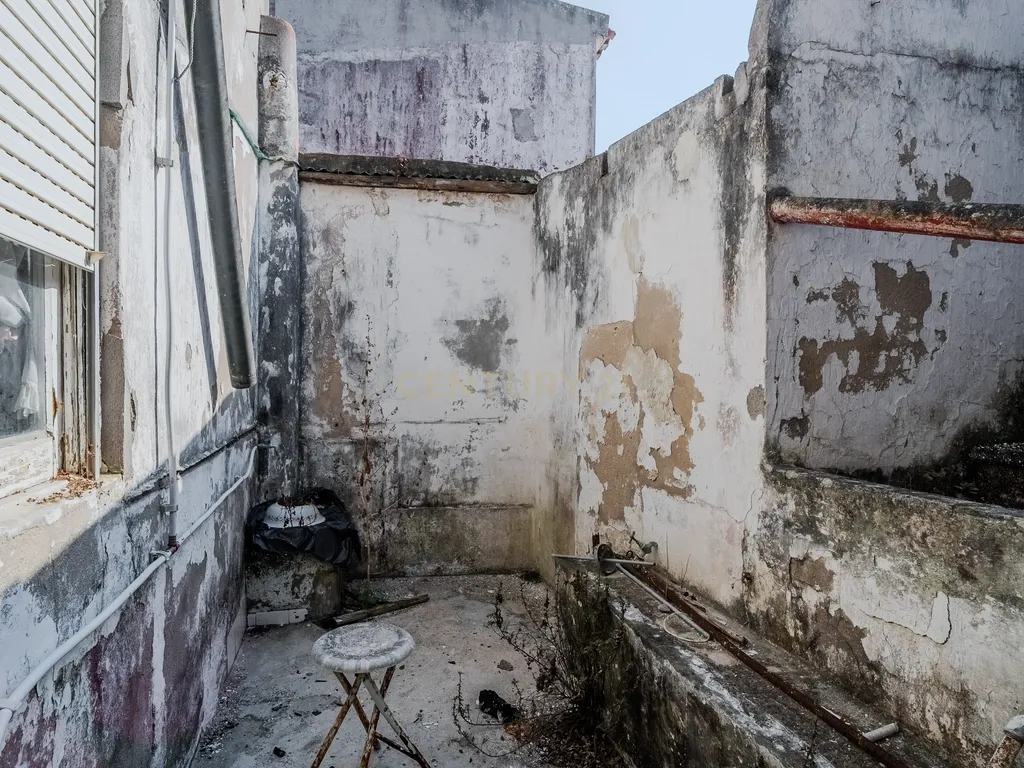 PRÉDIO PARA RECUPERAR, NO CENTRO HISTÓRICO DE PENICHE - Image 30