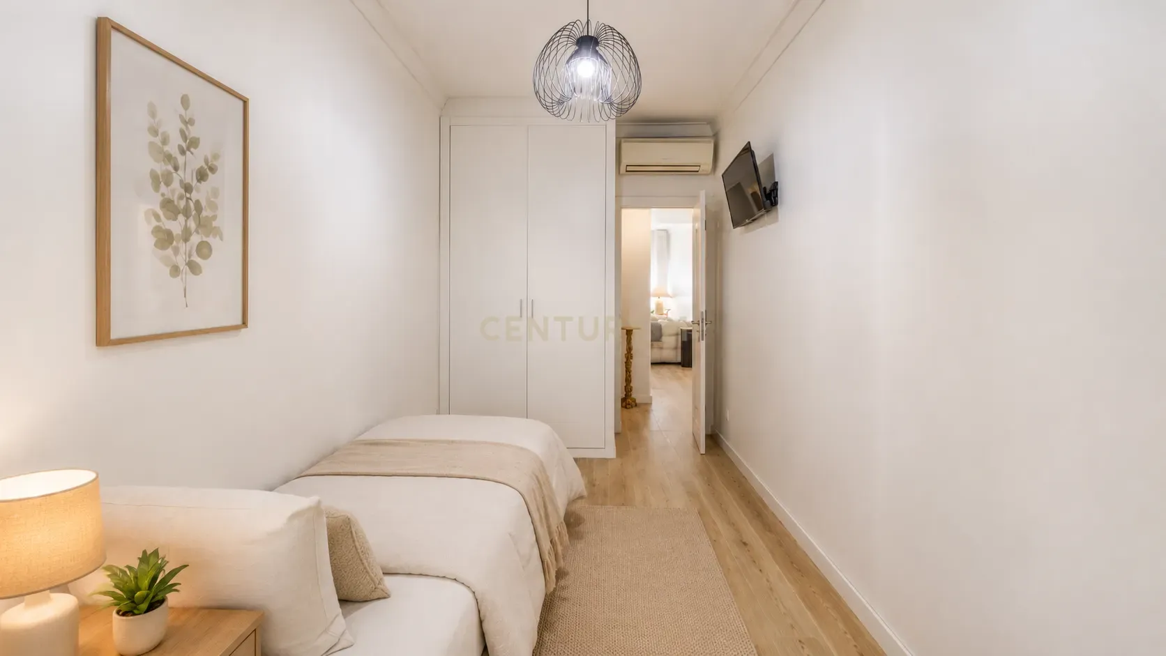 Fotografia 8 de T2 Renovado em Belém, junto ao CCB, com Lareira e Ar Condicionado