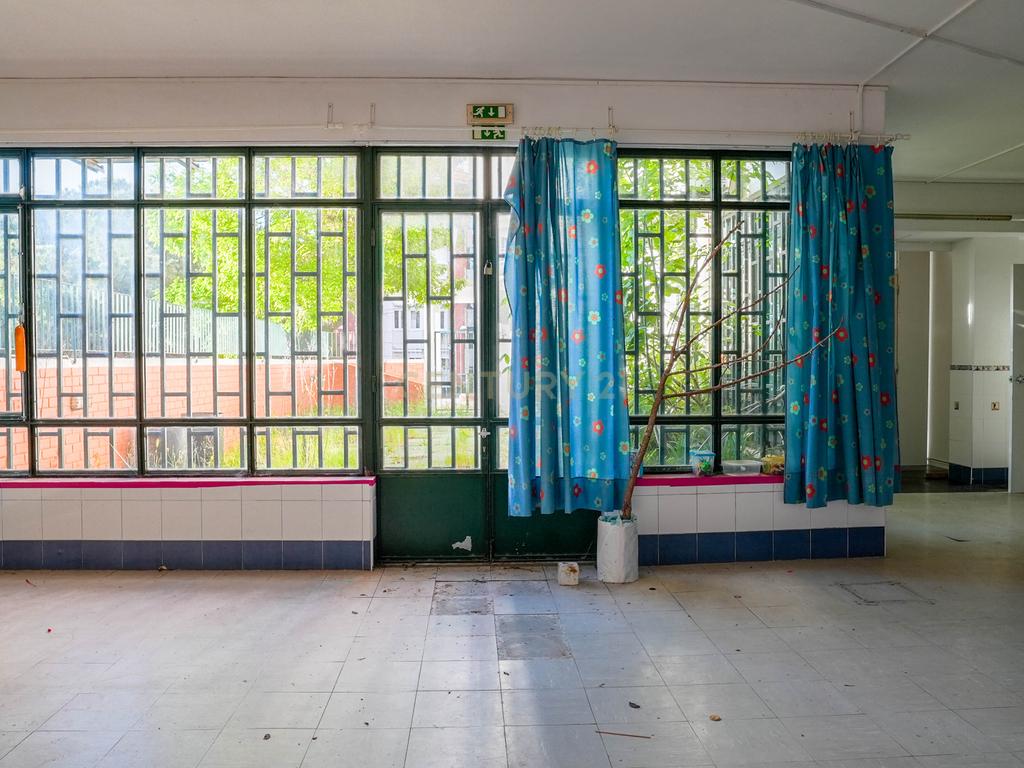  Espaço Versátil com Localização Privilegiada - Image 11