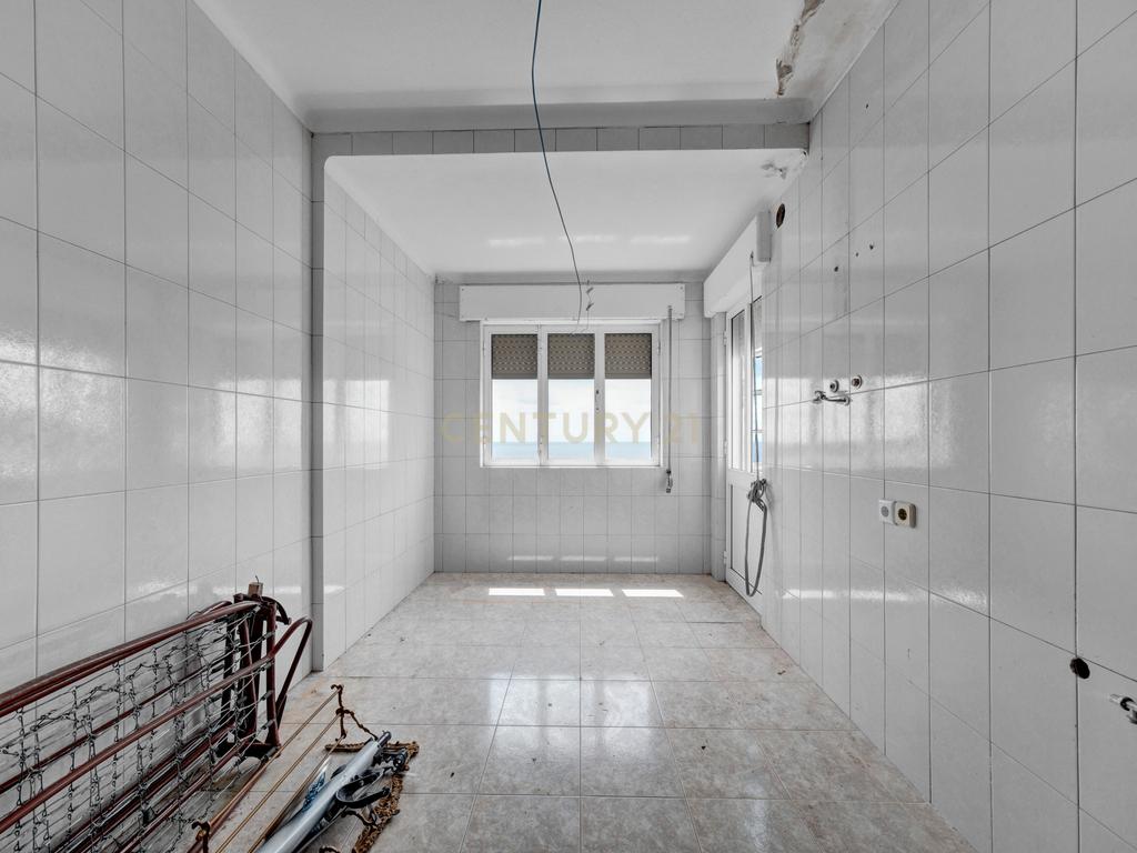 Apartamento T2 para recuperação em zona histórica de Angra do Heroísmo - Oportunidade Única! - Image 8
