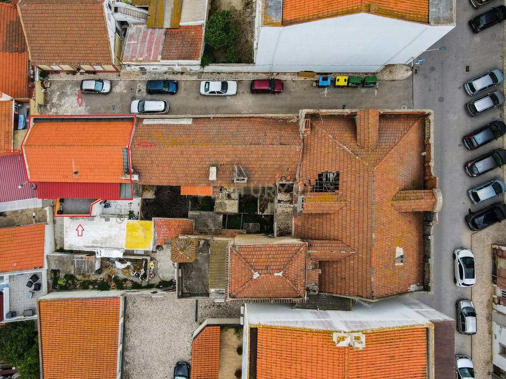 Prédio de  cinco frações independentes em pleno centro do Barreiro - Image 5