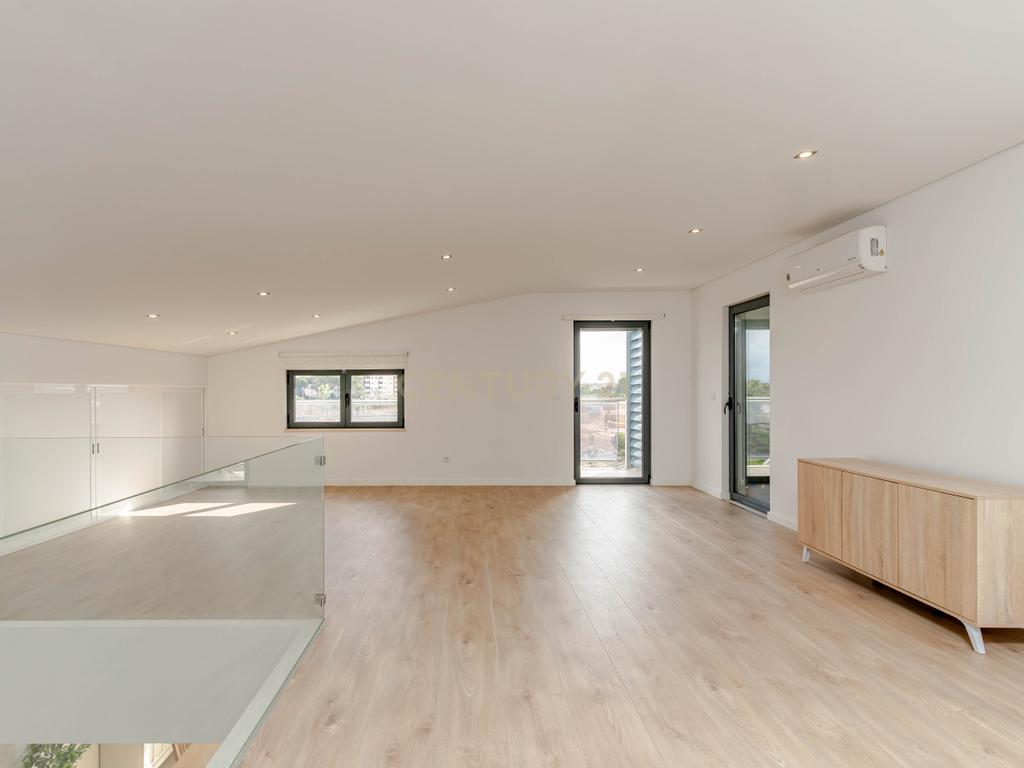 Duplex no Parque Luso em Corroios - Image 36