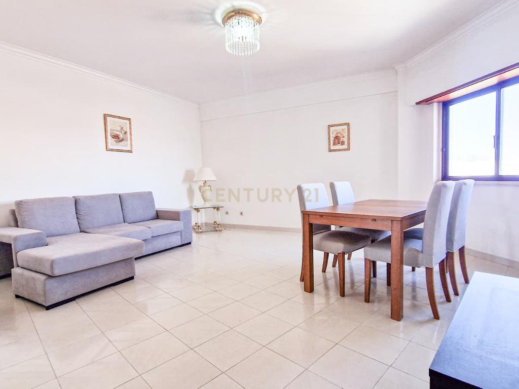 Apartamento T3 em Queluz, Sintra com Vista - Image 1