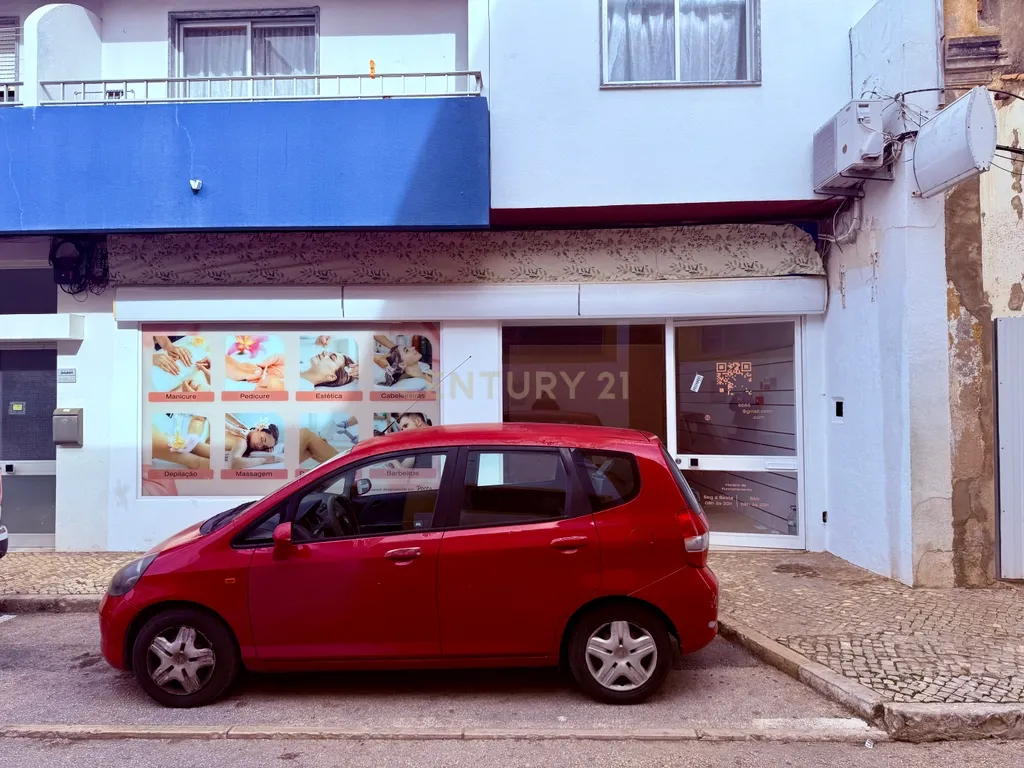 Loja com 77 m² para arrendamento na Rua da Olivença – Centro de Portimão - Image 17