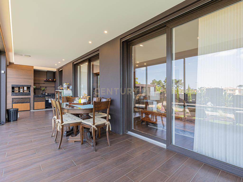 Moradia T4 de luxo, lote de gaveto 805m2, com cave e piscina. - Image 18