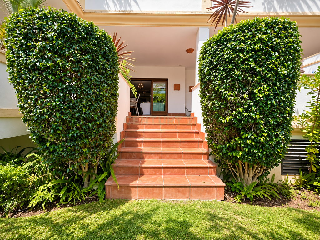 Apartamento Espaçoso com Jardim e Grande Terraço na Prestigiada Zona de Nagüeles, Marbella - Image 31