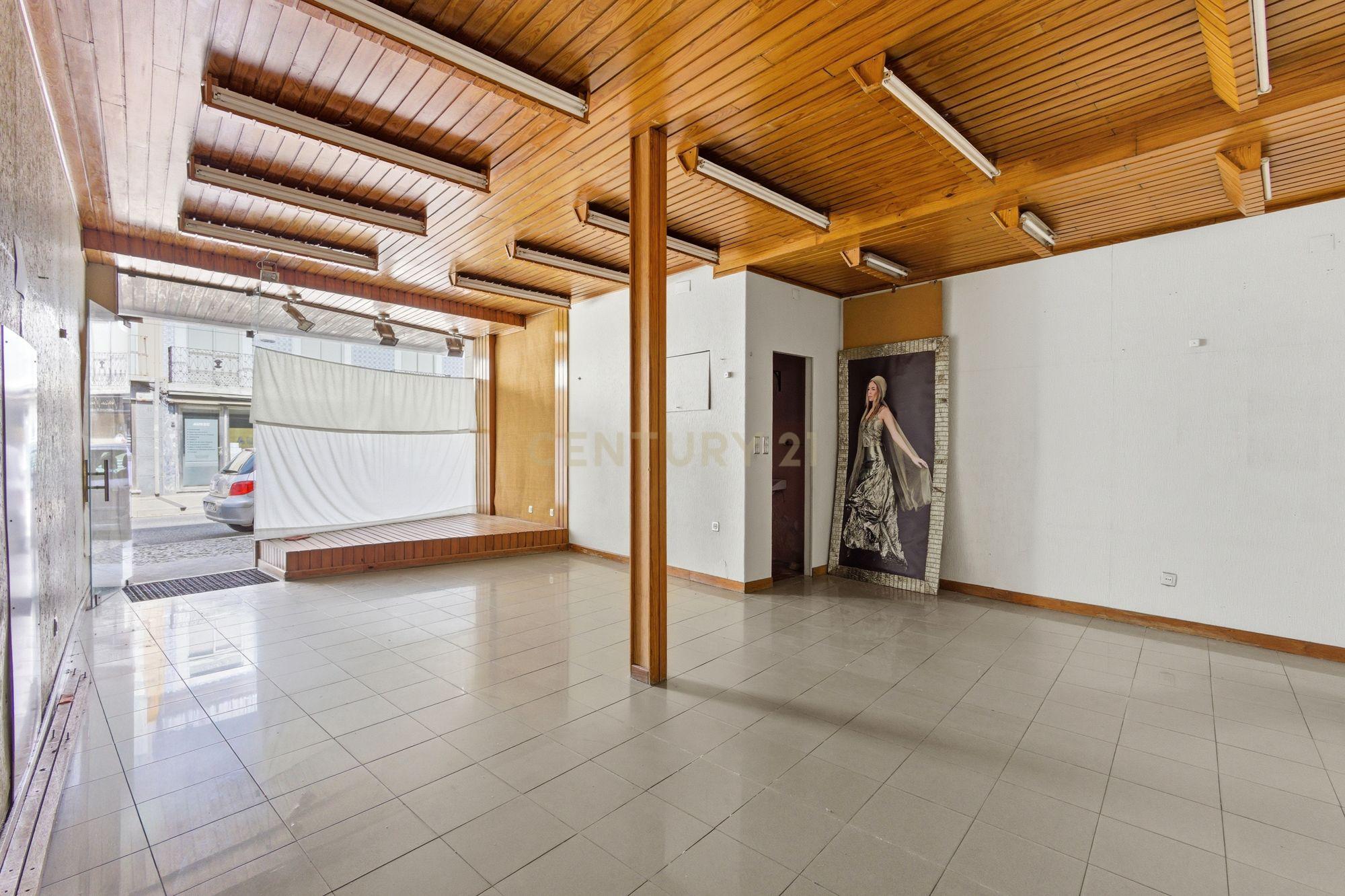 Fotografia 3 de Prédio em propriedade total com 3 pisos no centro de Vila Franca de Xira | Comércio e habitação