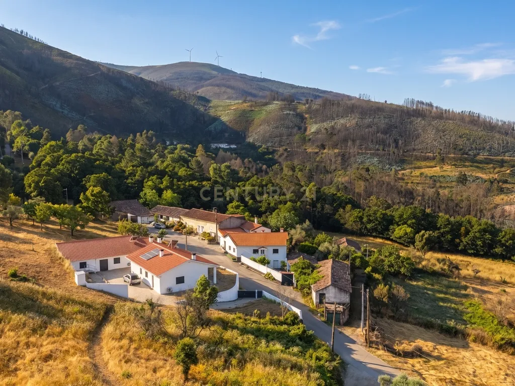 Moradia Renovada em Serpins, Lousã com 3 Casas de Banho - Image 48