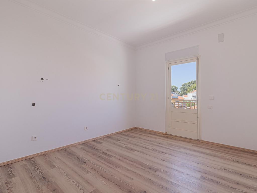 Moradia T6 - Botequim - Charneca da Caparica - Image 32