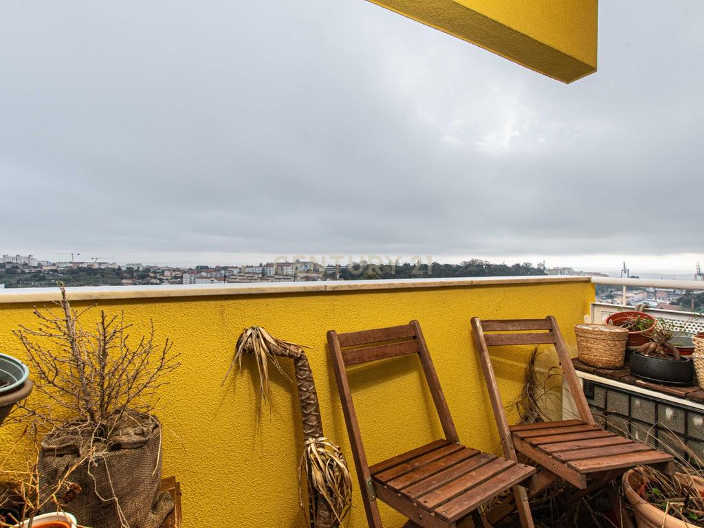 Apartamento T2 com Vista Panorâmica em Lisboa e um lugar de estacionamento na Rua Carlos Botelho - Lisboa  - Image 7