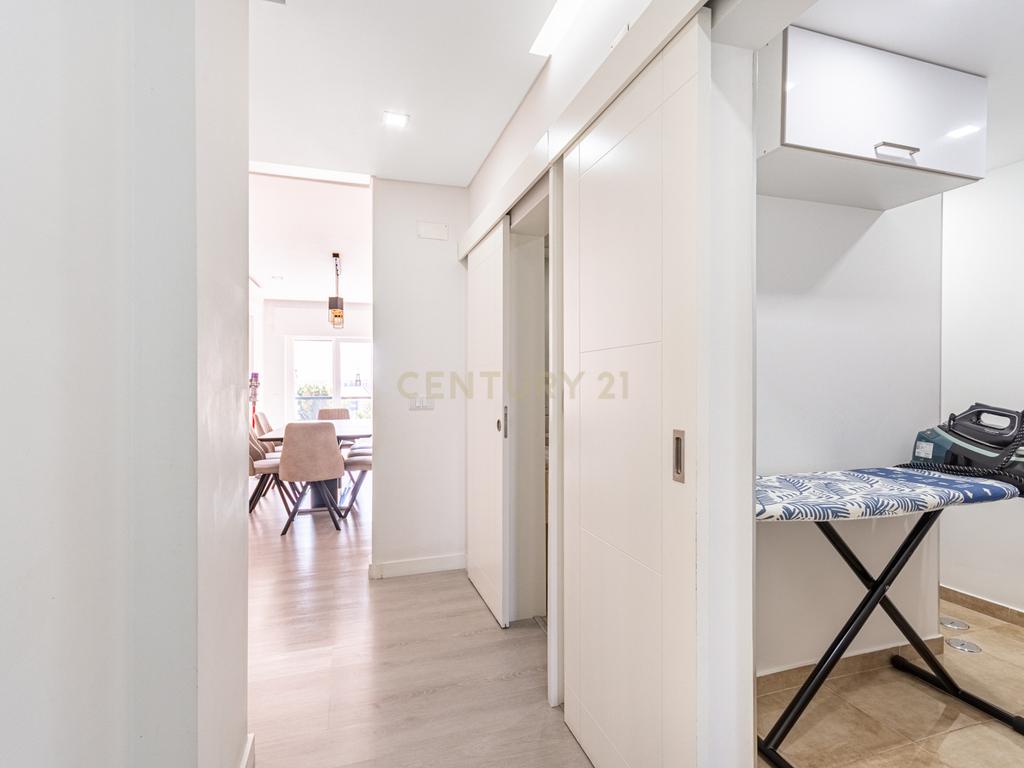 Apartamento T4 convertido em T3 com Closet e Box, Jardim da Radial - Image 17