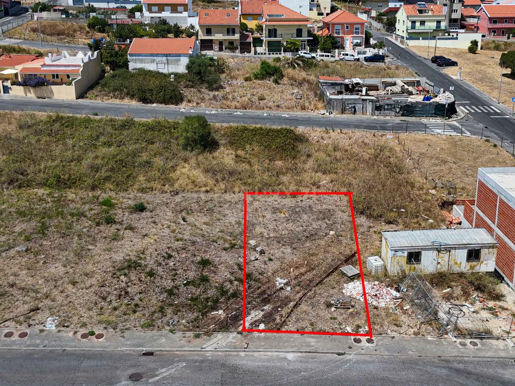Terreno para construção de moradia T3 | 190 m² | Amadora - Image 1