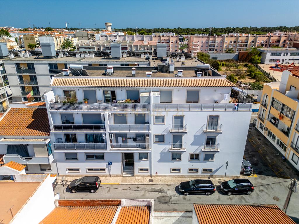 T3 Mobilado com Garagem em Vila Real de Santo António - Image 2