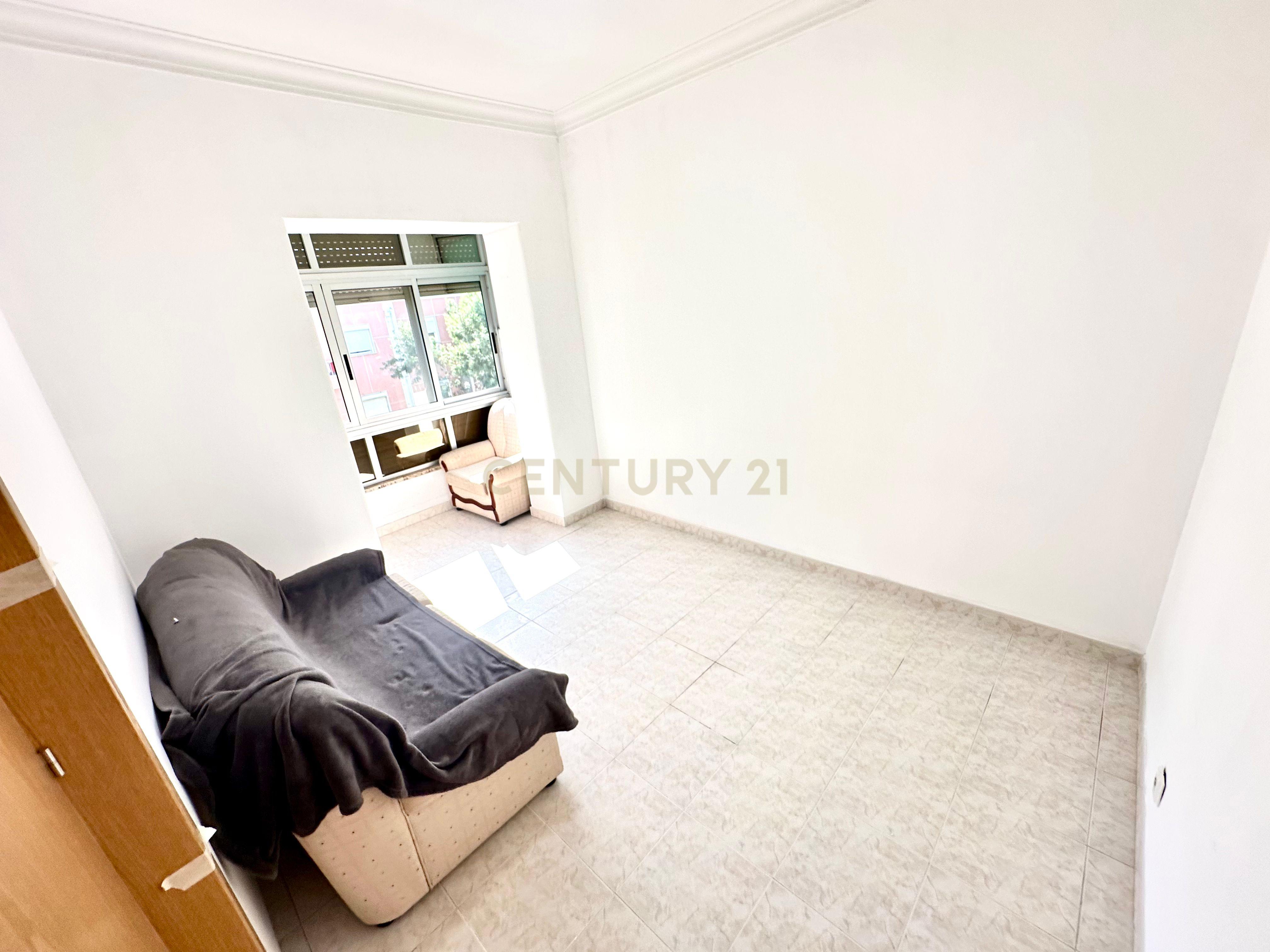 Fotografia 11 de Apartamento T2 em Mina de Água, Amadora