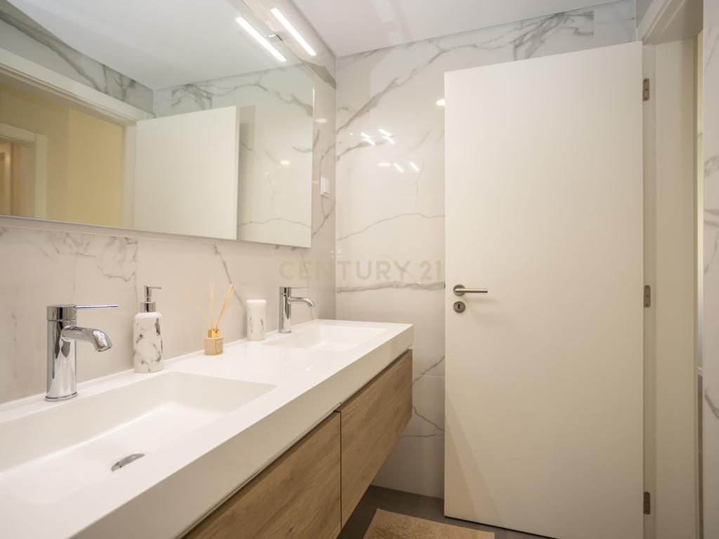 Apartamento T3 Remodelado | Bairro Novo | Seixal - Image 17