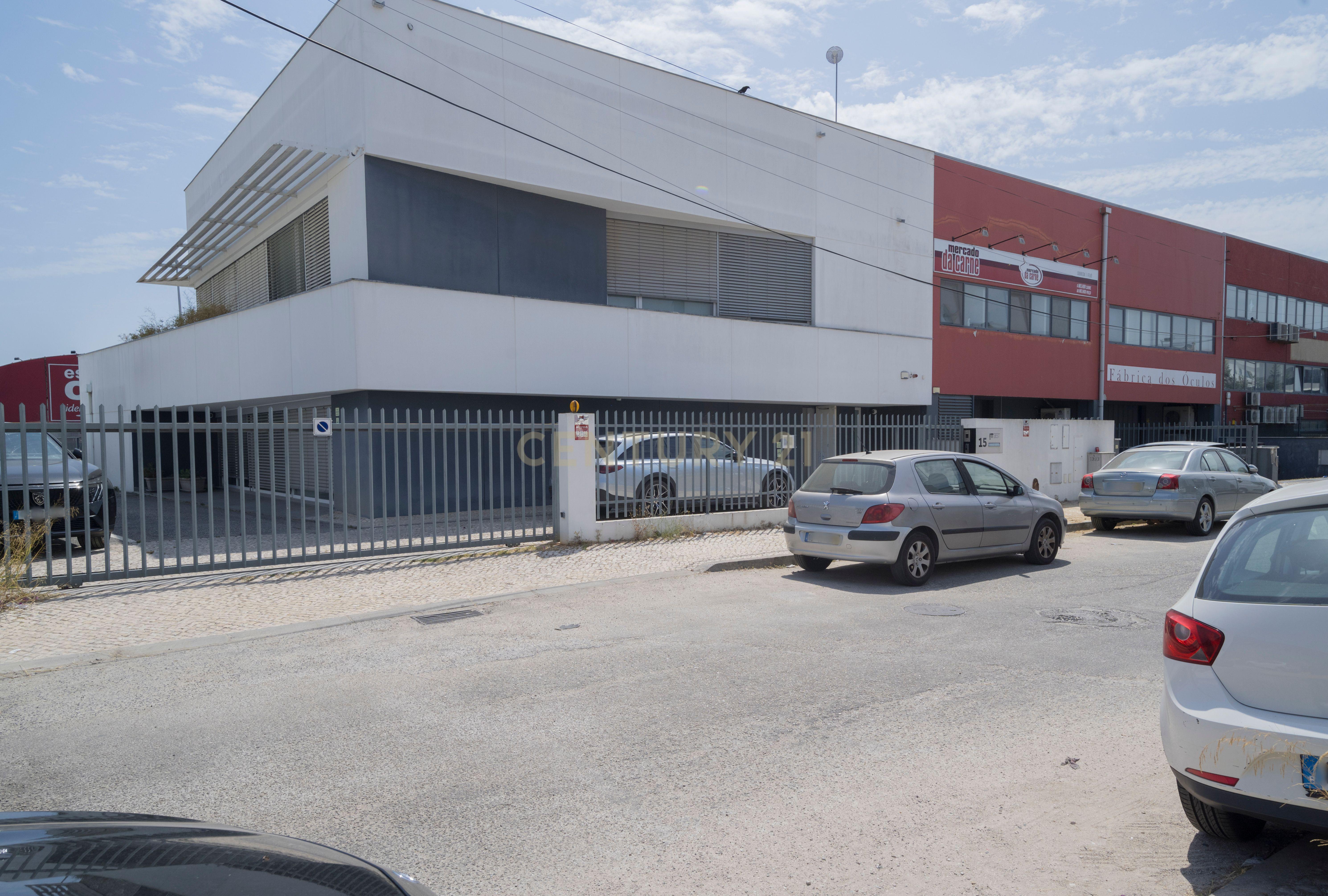 Fotografia 2 de Edifício de Escritórios de 645m2 com Estacionamento