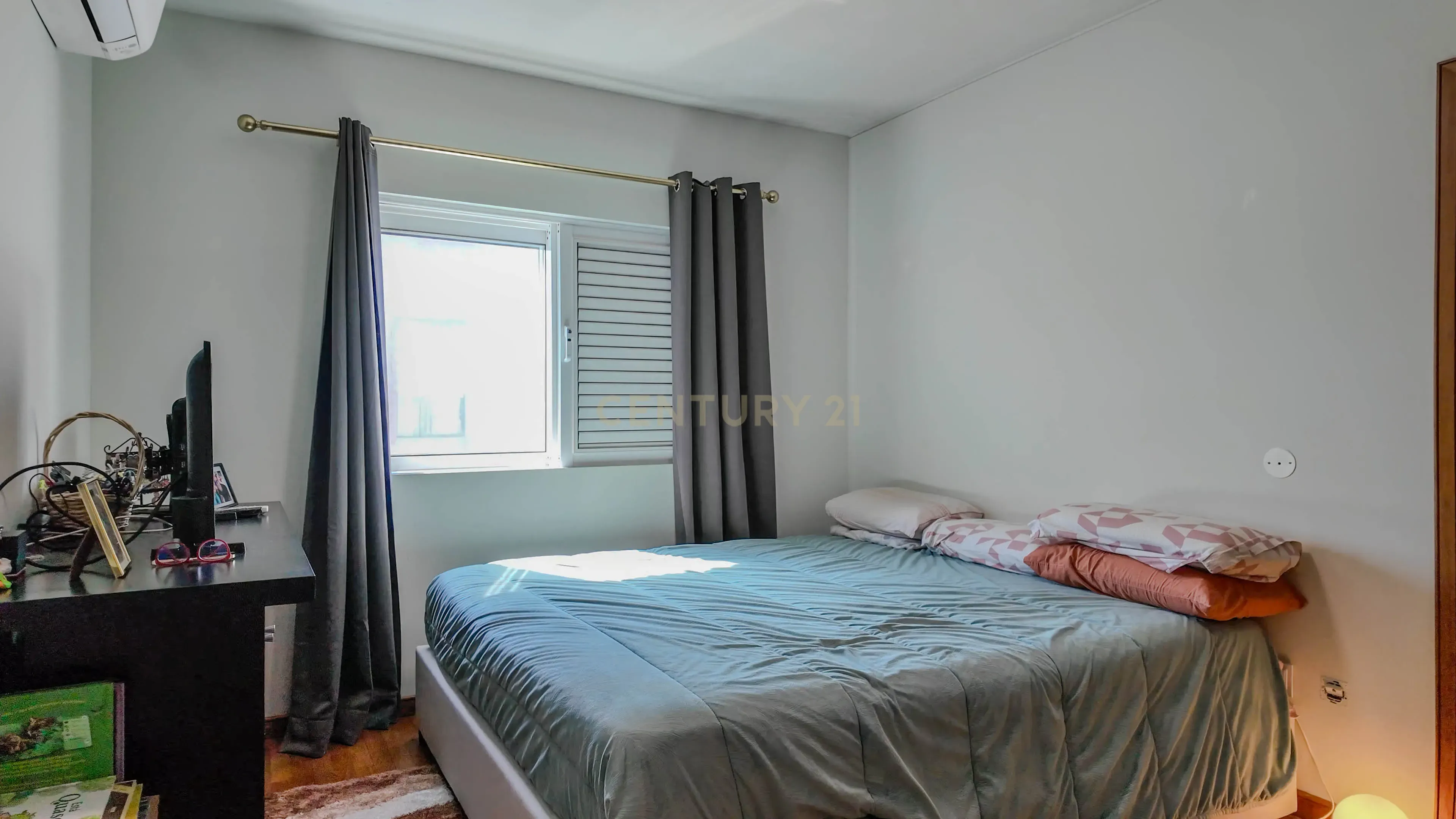 Fotografia 11 de Apartamento T3, 2 Varandas, Garagem e Arrumo - Valongo