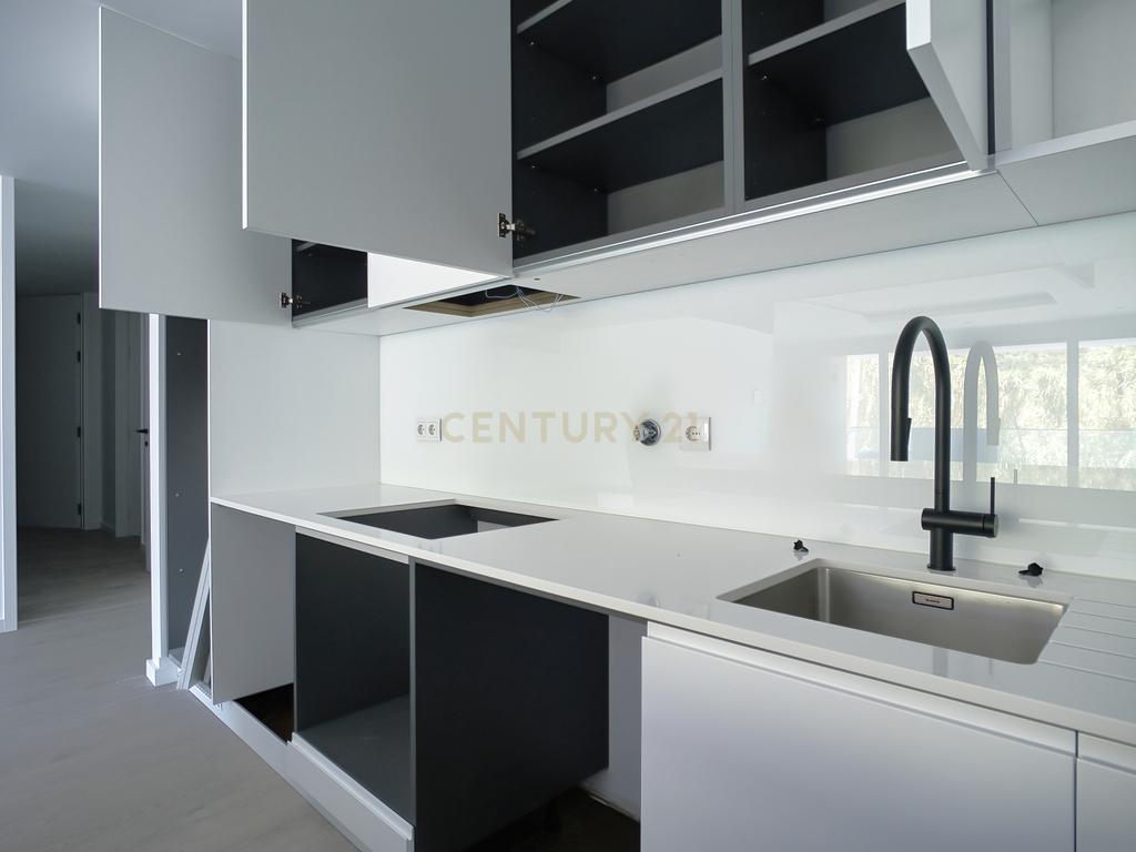 Lindíssimo Apartamento Novo T2 a dois passos da praia - Image 12